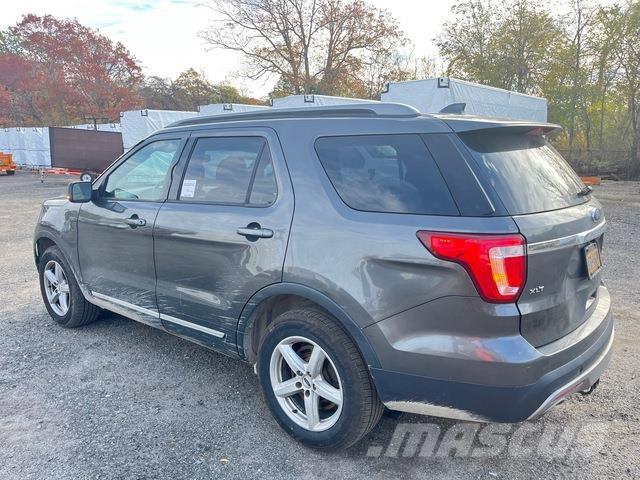 Ford Explorer Automobily