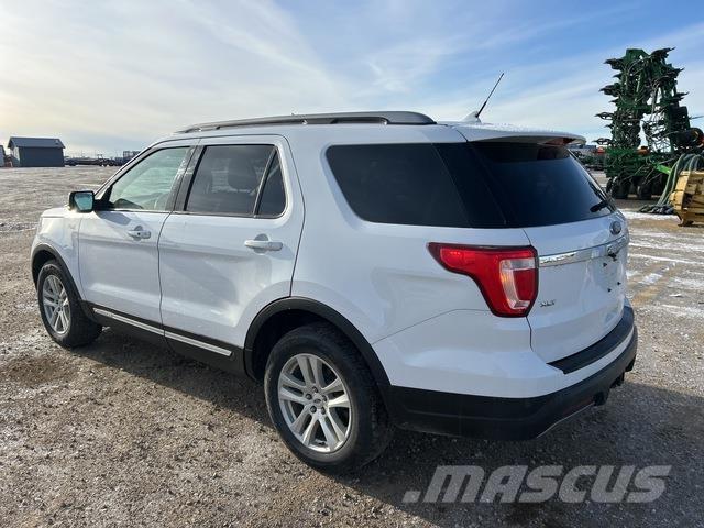 Ford Explorer Automobily