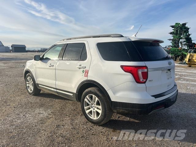 Ford Explorer Automobily