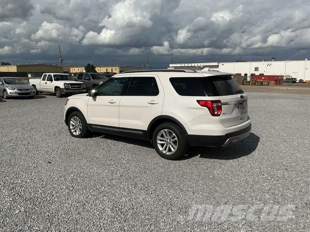 Ford Explorer Automobily