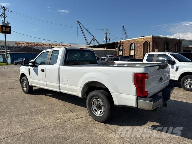 Ford F-250 Iné