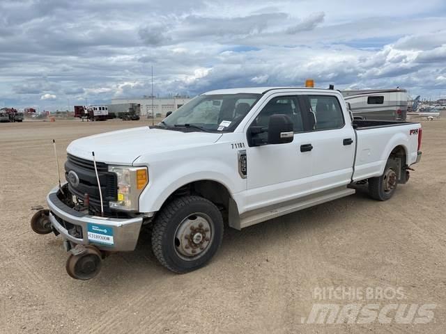 Ford F-350 Iné
