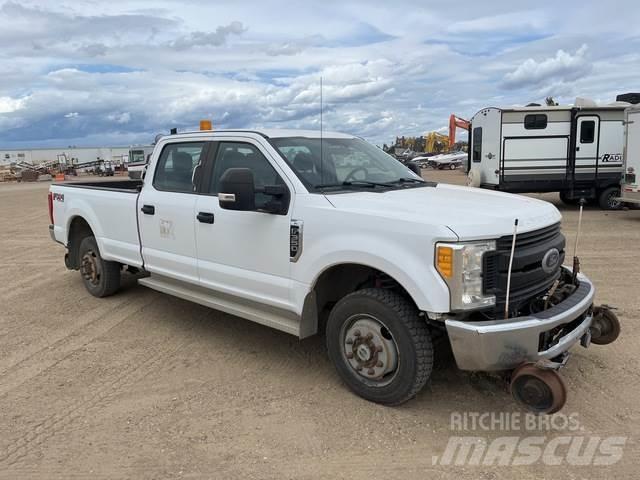 Ford F-350 Iné