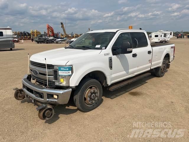 Ford F-350 Iné
