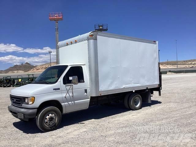 Ford F-350 Skriňová nadstavba