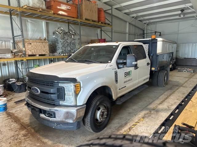Ford F-350 Plošinové nákladné automobily/nákladné automobily so sklápacími bočnicami