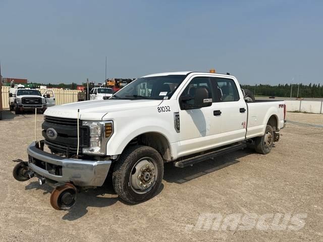 Ford F-350 Iné