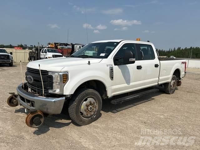 Ford F-350 Iné