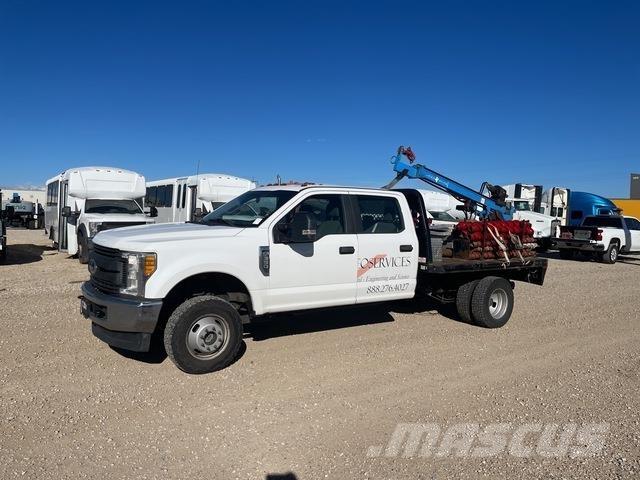 Ford F-350 Mobilná vrtná súprava