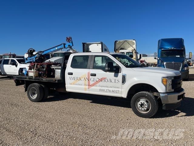 Ford F-350 Mobilná vrtná súprava