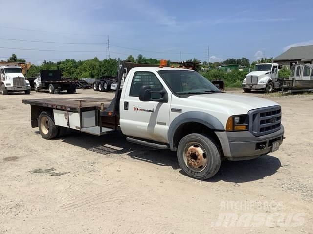 Ford F-550 Plošinové nákladné automobily/nákladné automobily so sklápacími bočnicami