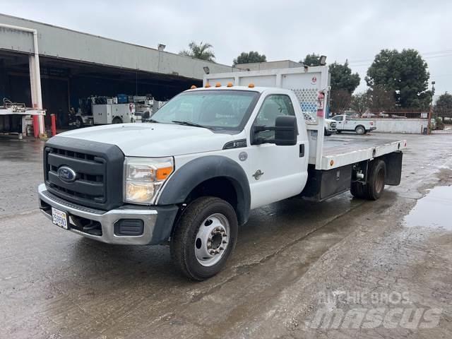 Ford F-550 Plošinové nákladné automobily/nákladné automobily so sklápacími bočnicami