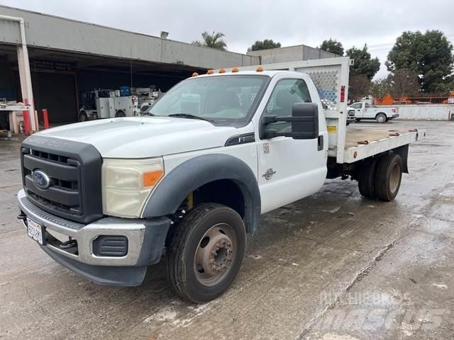Ford F-550 Plošinové nákladné automobily/nákladné automobily so sklápacími bočnicami