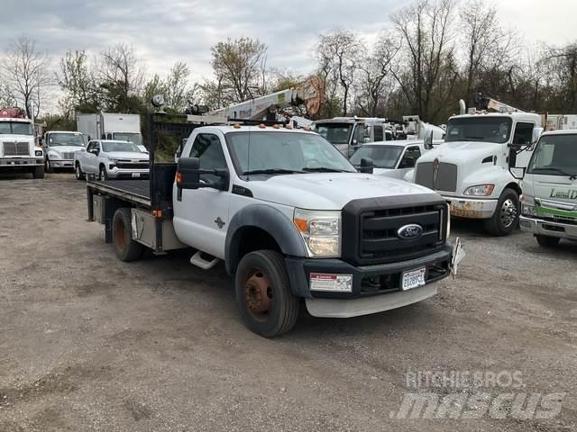 Ford F-550 Plošinové nákladné automobily/nákladné automobily so sklápacími bočnicami