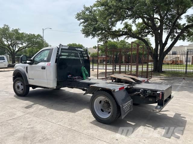 Ford F-550 Kĺbové nákladné autá