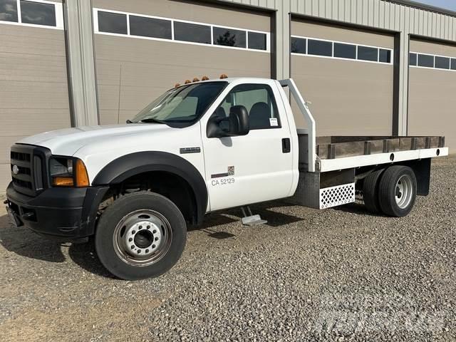 Ford F-550 Plošinové nákladné automobily/nákladné automobily so sklápacími bočnicami