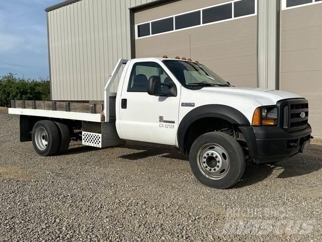 Ford F-550 Plošinové nákladné automobily/nákladné automobily so sklápacími bočnicami