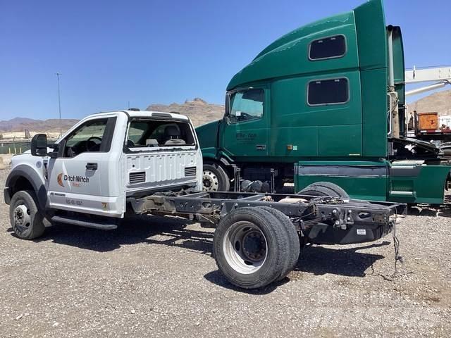 Ford F-550 Kabíny a interiér