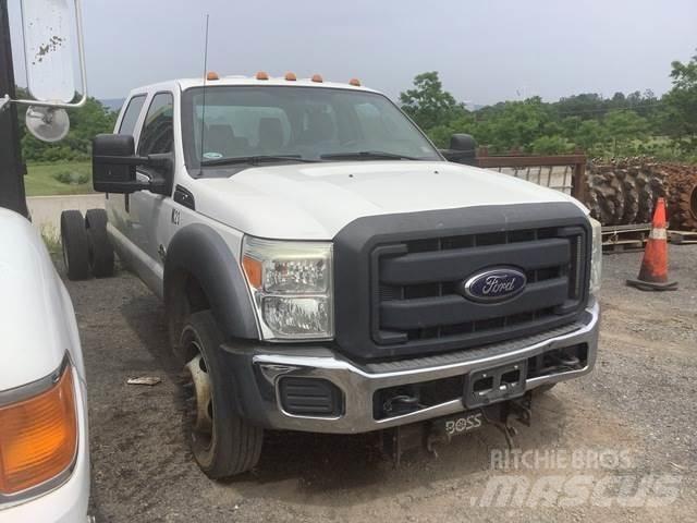 Ford F-550 Kabíny a interiér