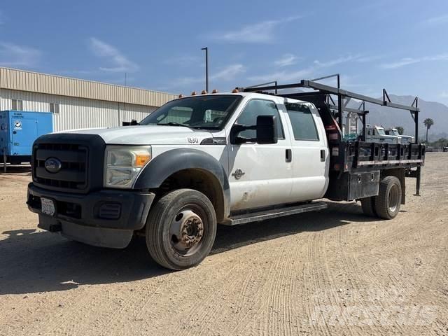 Ford F-550 Plošinové nákladné automobily/nákladné automobily so sklápacími bočnicami