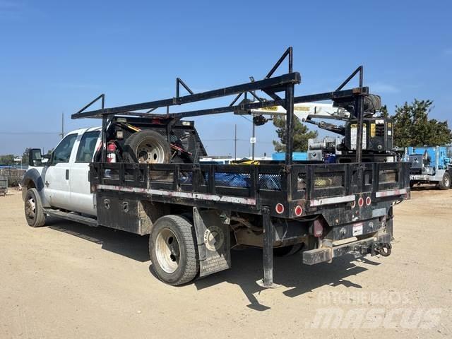 Ford F-550 Plošinové nákladné automobily/nákladné automobily so sklápacími bočnicami