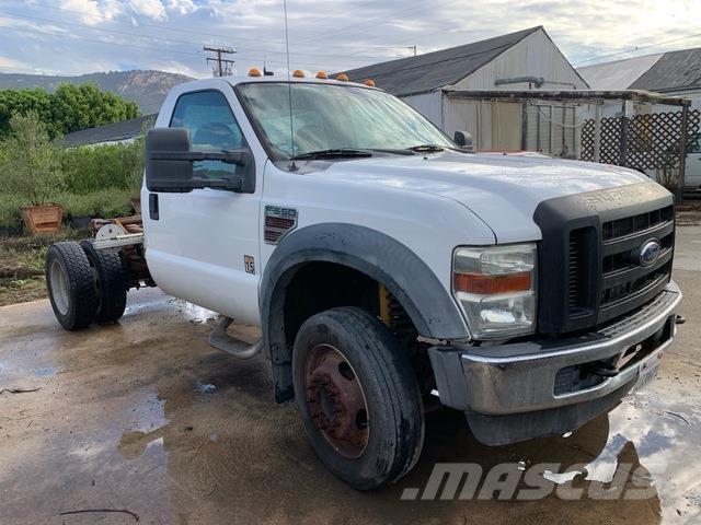 Ford F-550 Kabíny a interiér
