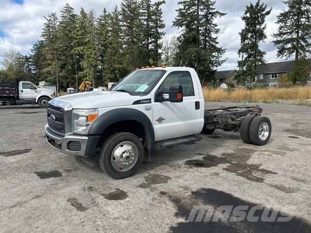 Ford F-550 Kabíny a interiér