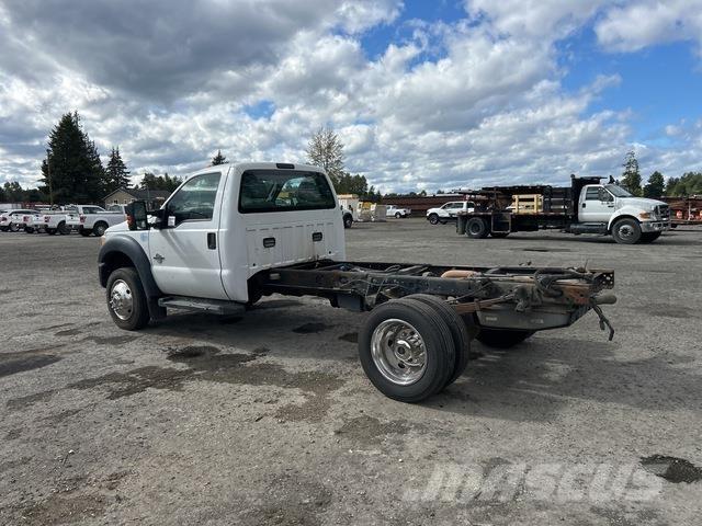 Ford F-550 Kabíny a interiér
