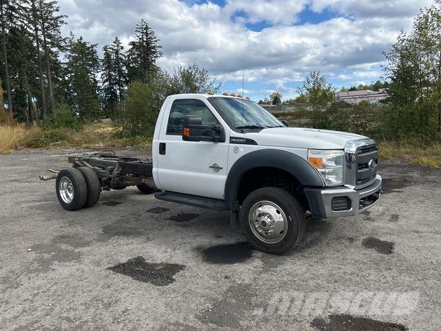Ford F-550 Kabíny a interiér