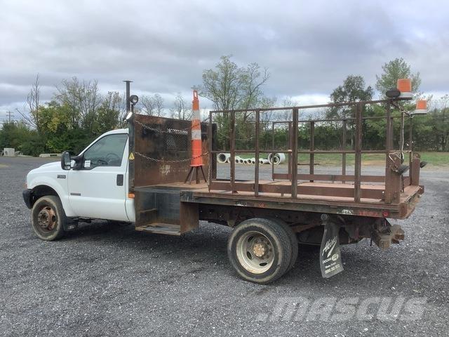 Ford F-550 Plošinové nákladné automobily/nákladné automobily so sklápacími bočnicami