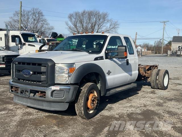 Ford F-550 Kabíny a interiér