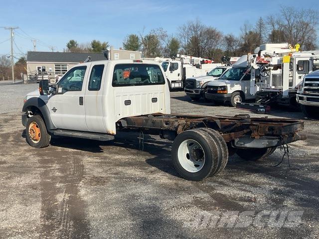 Ford F-550 Kabíny a interiér