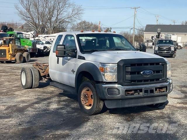 Ford F-550 Kabíny a interiér