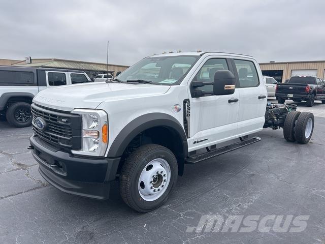 Ford F-550 XL Kabíny a interiér