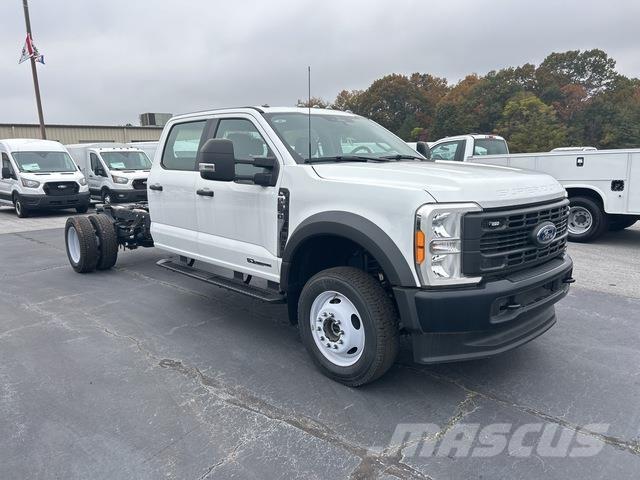 Ford F-550 XL Kabíny a interiér