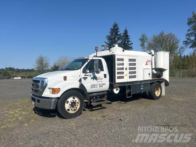 Ford F-650 Pásové rýpadlá