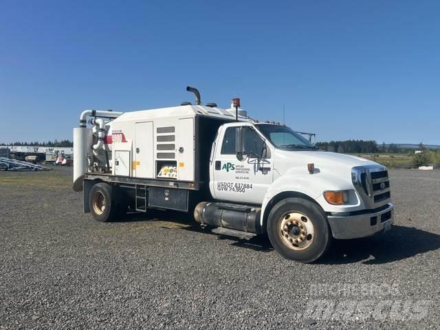 Ford F-650 Pásové rýpadlá