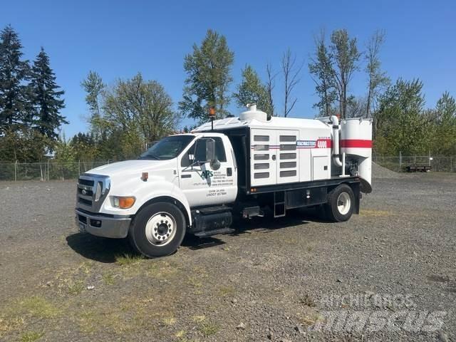 Ford F-650 Pásové rýpadlá