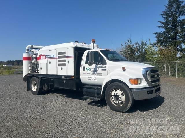 Ford F-650 Pásové rýpadlá