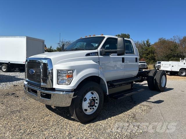 Ford F-650 Kabíny a interiér