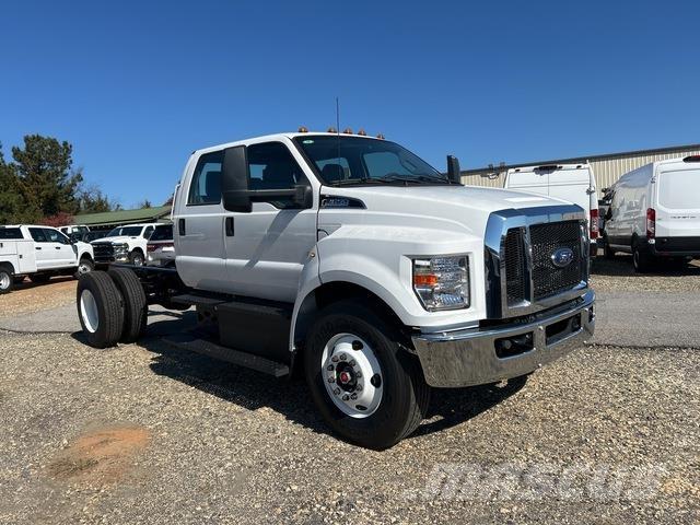 Ford F-650 Kabíny a interiér