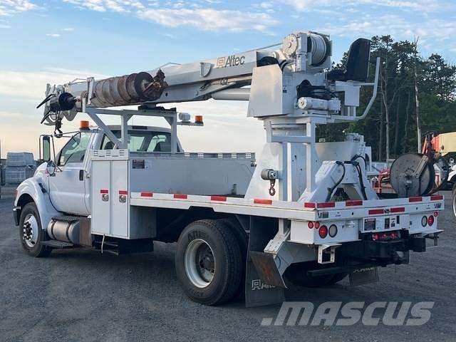 Ford F-750 Mobilná vrtná súprava