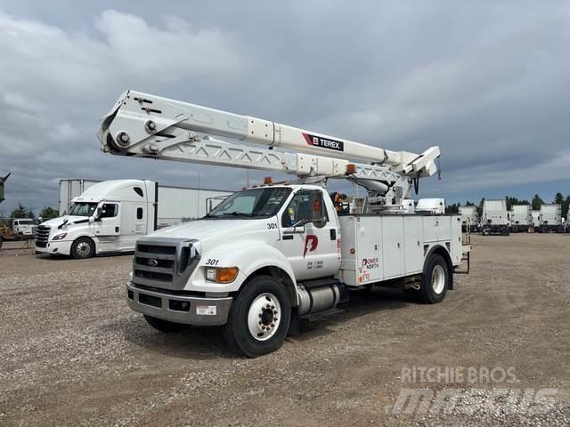 Ford F-750 Autoplošiny