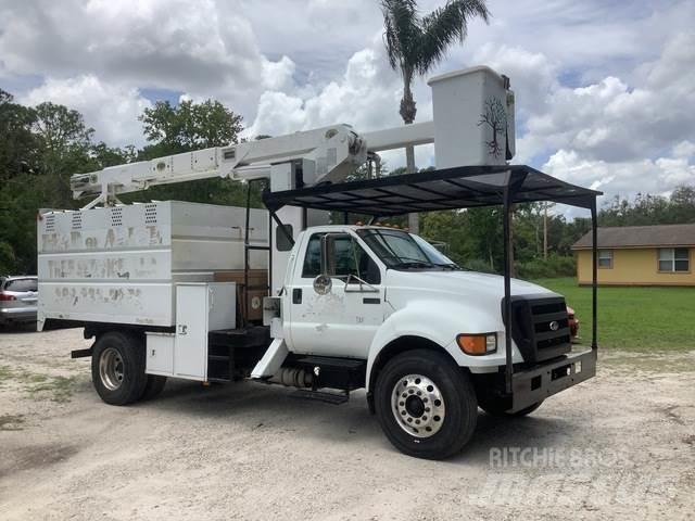 Ford F-750 Autoplošiny