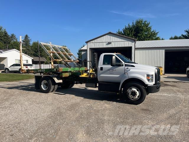 Ford F-750 Kabíny a interiér