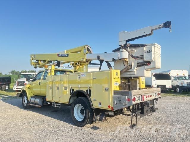 Ford F-750 Autoplošiny