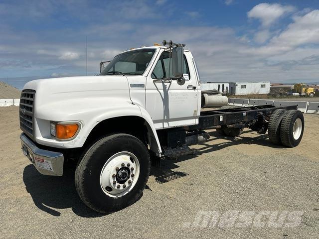 Ford F-800 Kabíny a interiér