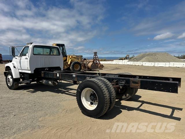 Ford F-800 Kabíny a interiér