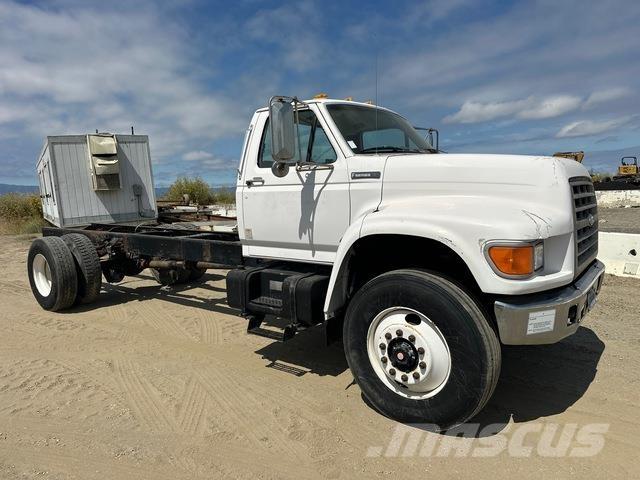 Ford F-800 Kabíny a interiér