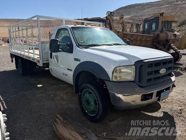 Ford F550 Plošinové nákladné automobily/nákladné automobily so sklápacími bočnicami